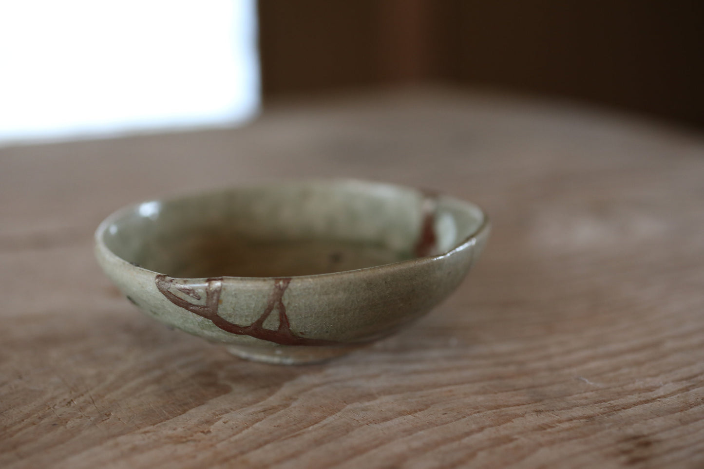 Japanese antique 17th century Momoyama seto porcelain Yobitsugi plate with kintsugi gold repair W4.3in/W11cm