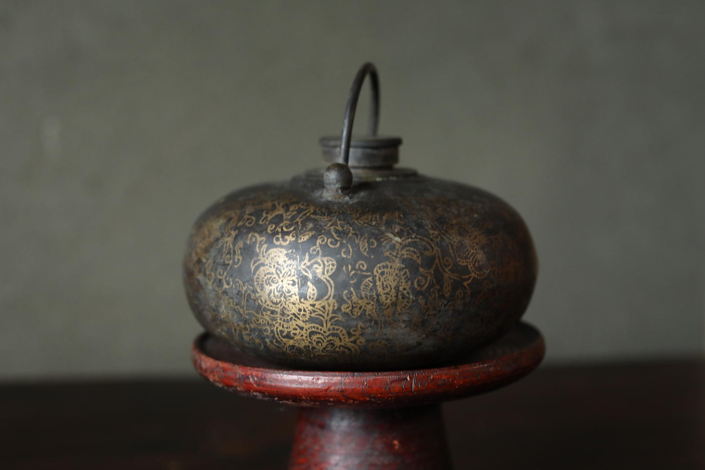 Chinese antique bronze hot water bottle or sake bottle with Kanji Calligraphy 福(Fortune) metal bottle 1800s H4.1×5.1in
