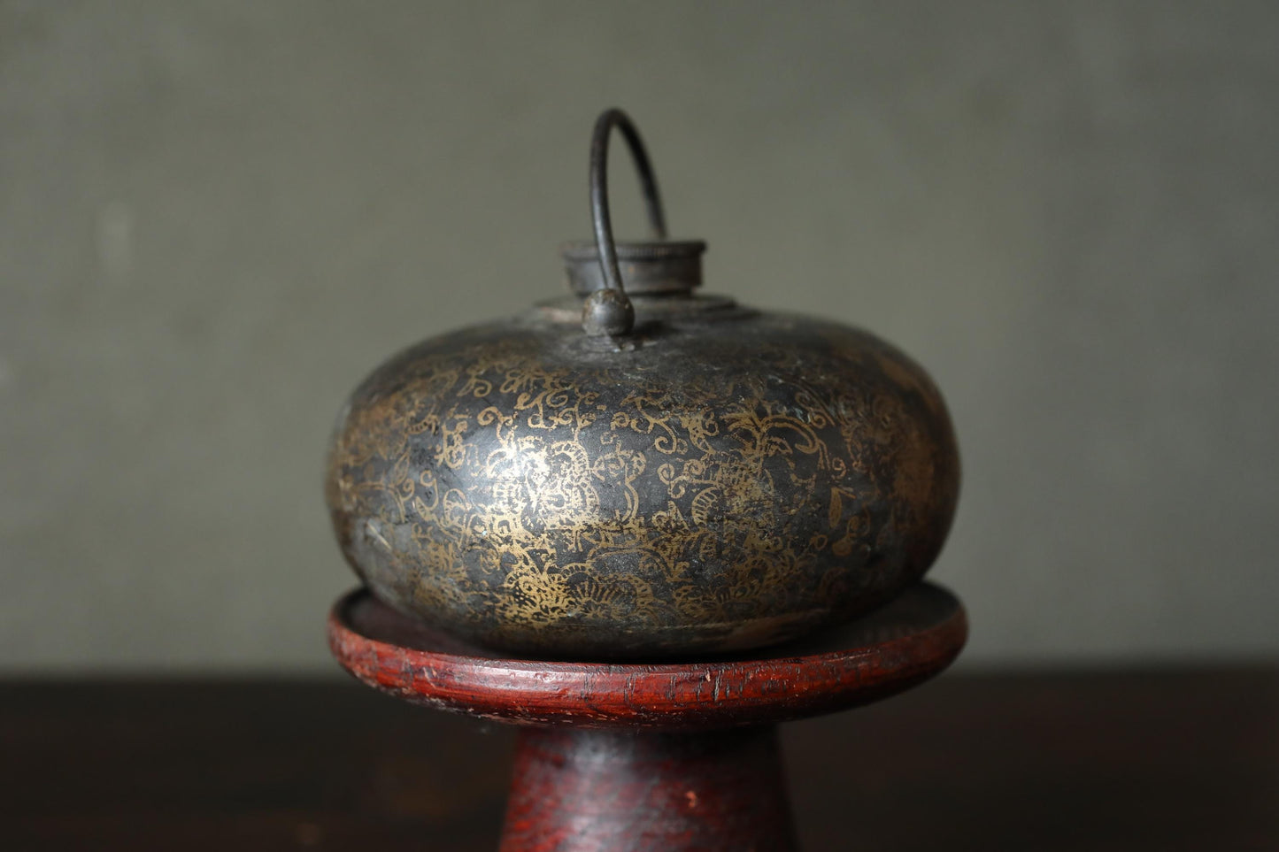 Chinese antique bronze hot water bottle or sake bottle with Kanji Calligraphy 福(Fortune) metal bottle 1800s H4.1×5.1in