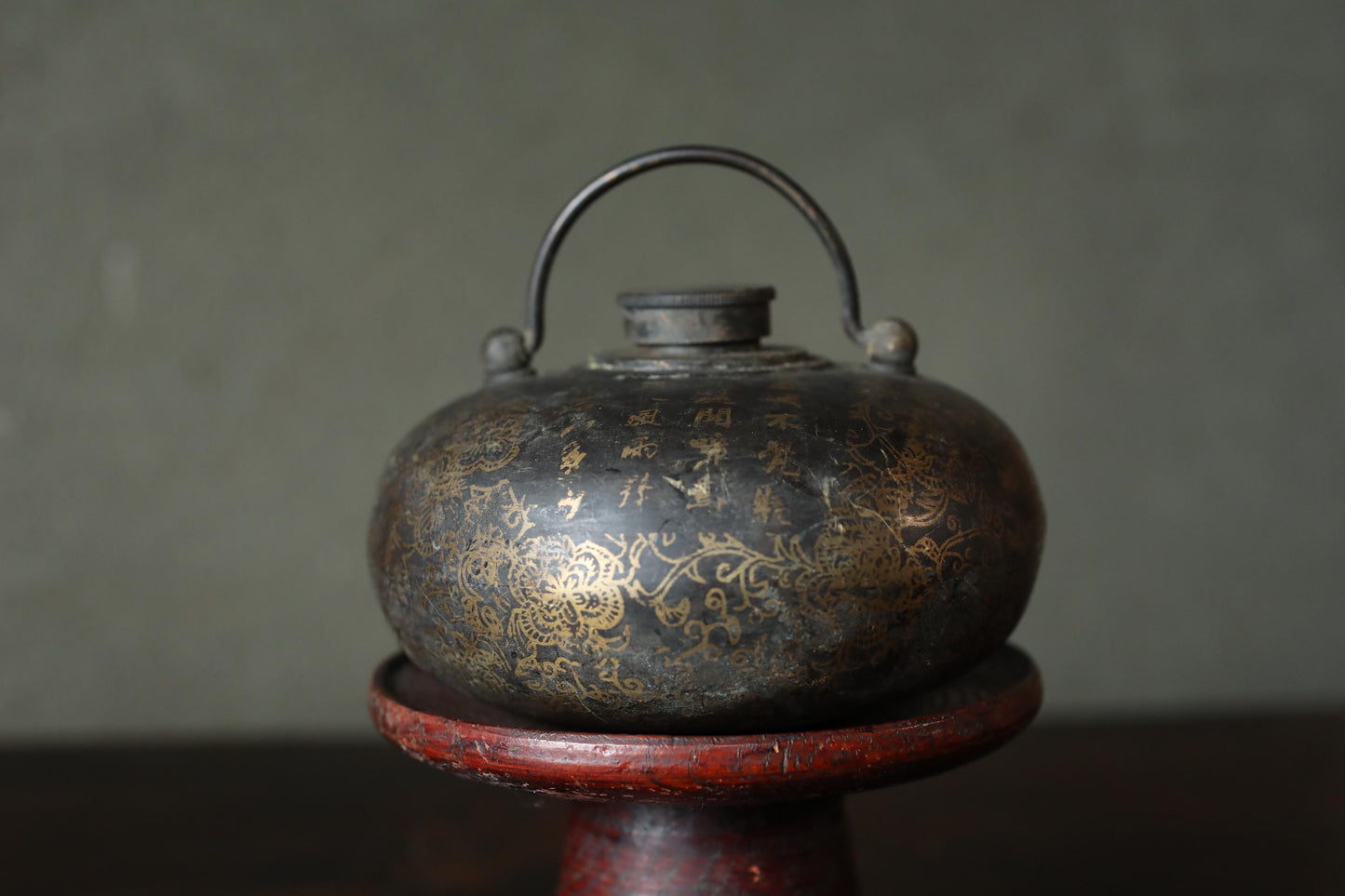 Chinese antique bronze hot water bottle or sake bottle with Kanji Calligraphy 福(Fortune) metal bottle 1800s H4.1×5.1in