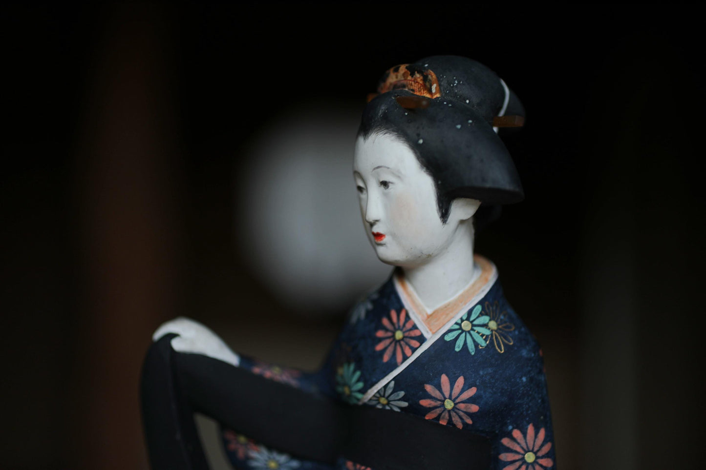 FINE! RARE! Japanese vintage Kabuki doll Beautiful KIMONO women looking back made of wood carved with sign for Gift H10.2×5.9in/H26×15cm