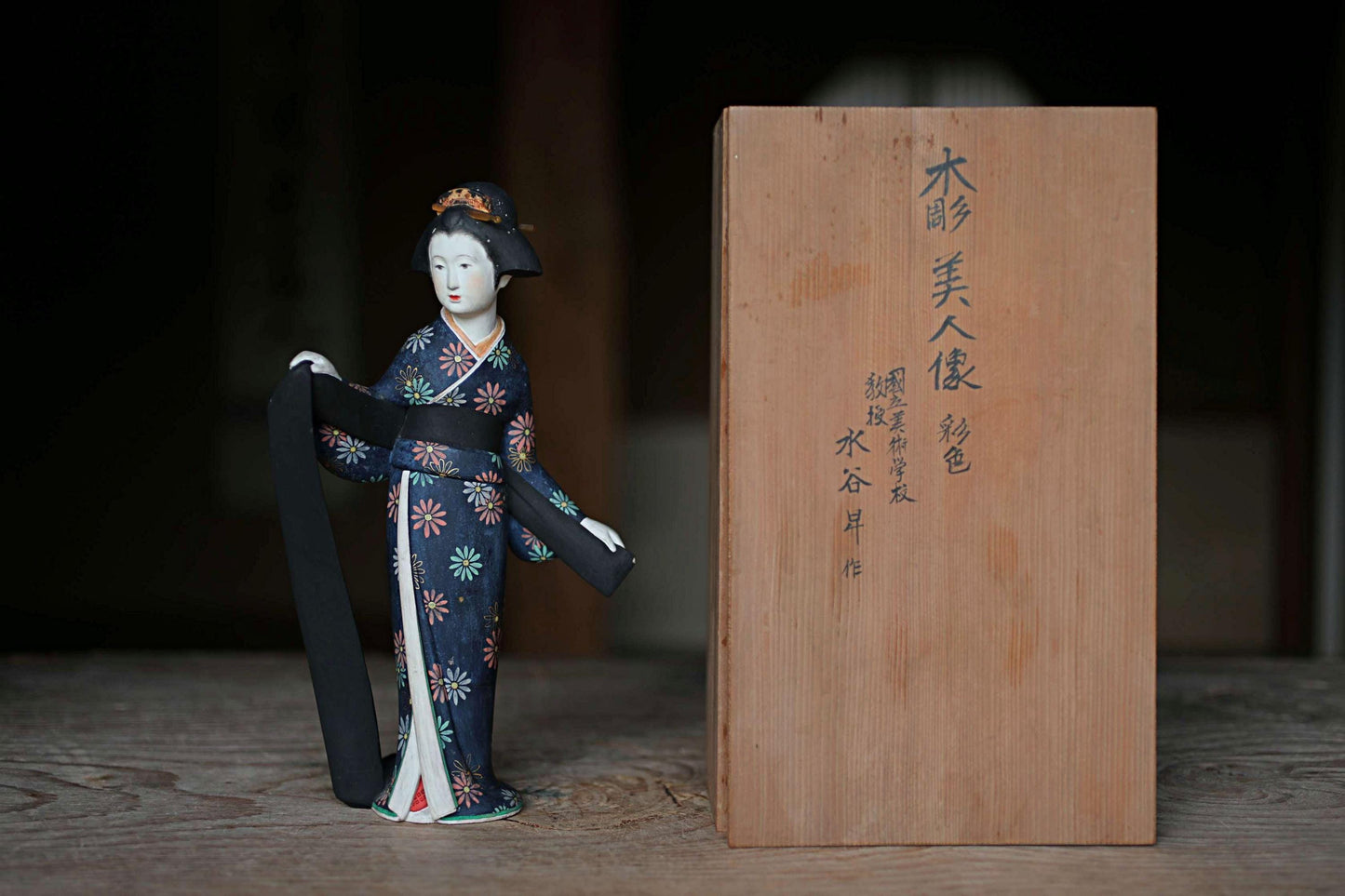 FINE! RARE! Japanese vintage Kabuki doll Beautiful KIMONO women looking back made of wood carved with sign for Gift H10.2×5.9in/H26×15cm
