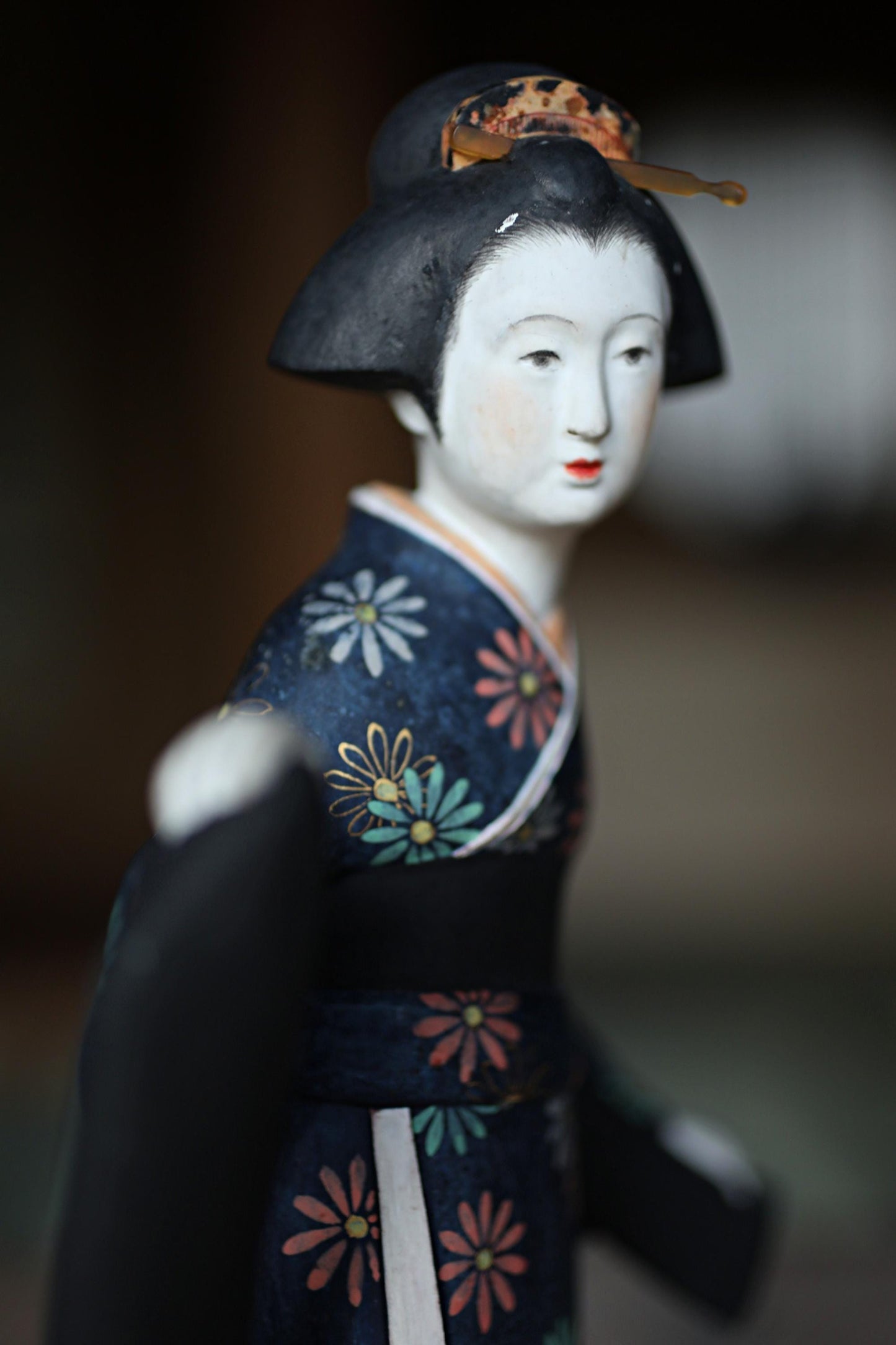 FINE! RARE! Japanese vintage Kabuki doll Beautiful KIMONO women looking back made of wood carved with sign for Gift H10.2×5.9in/H26×15cm