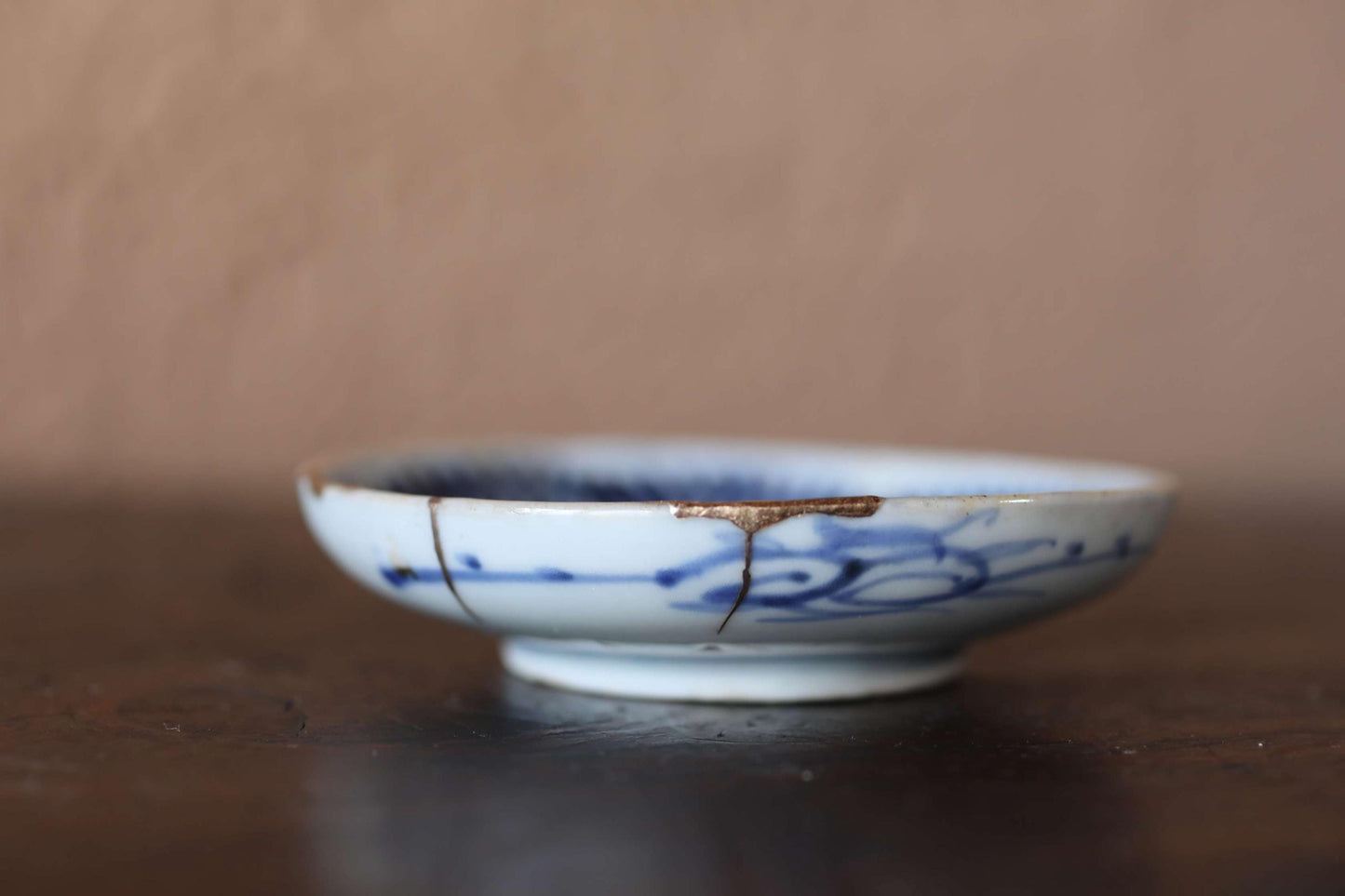 Japanese vintage handcraft small plate, KINTUSGI porcelain ceramic dish Blue White relief pattern flower SOMETSUKE 3.9in/10cm