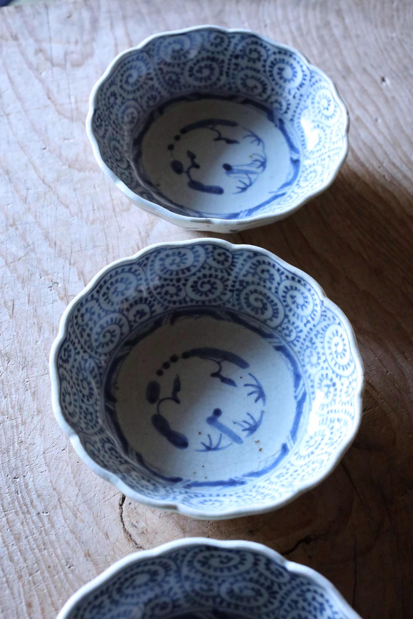Set of 4 Plates salad-bowl, Japanese antique 1800s porcelain indigo blue Sometsuke "KOIMARI" with paintings of arabesque pattern 5.9in/15cm
