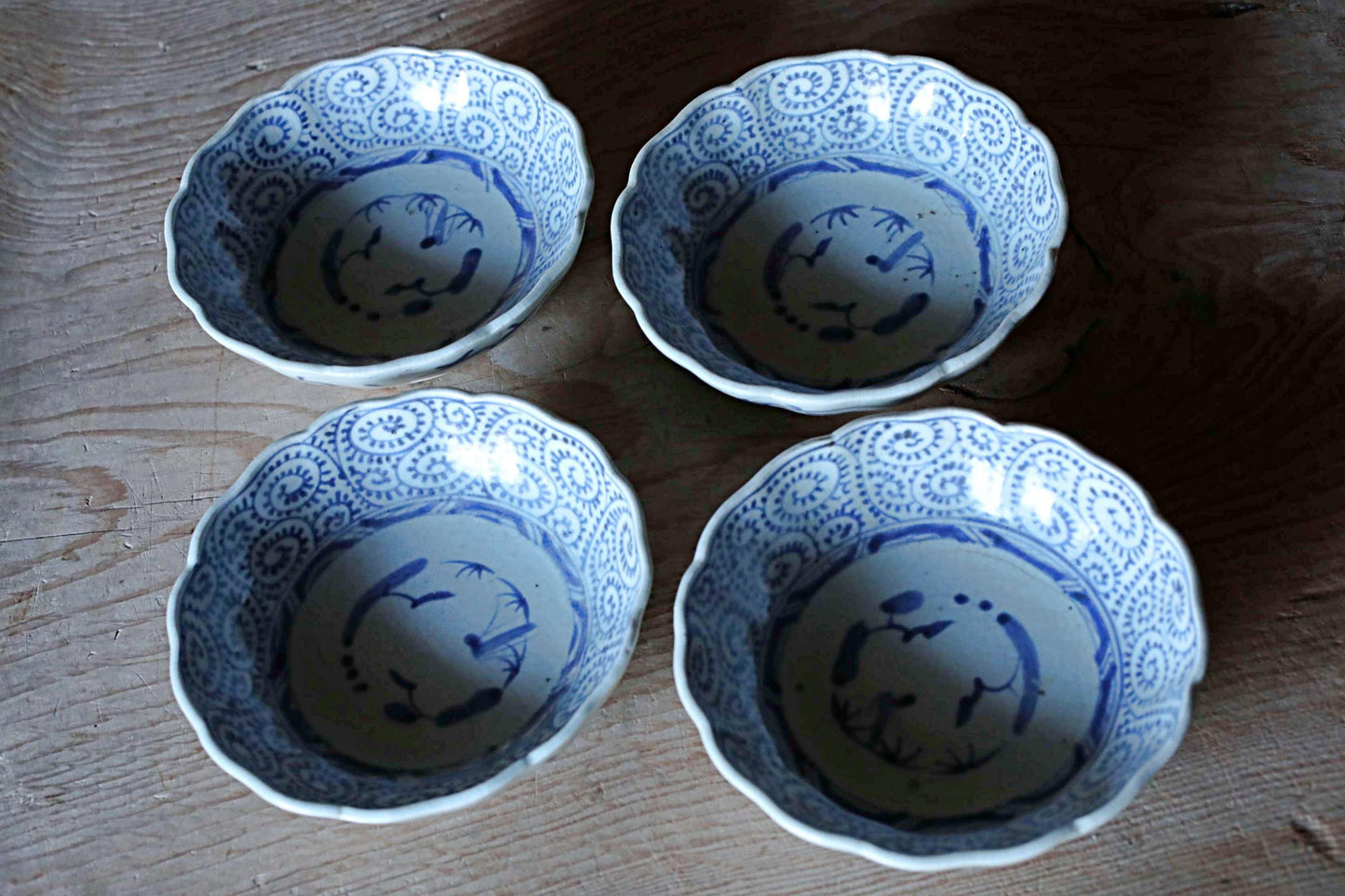 Set of 4 Plates salad-bowl, Japanese antique 1800s porcelain indigo blue Sometsuke "KOIMARI" with paintings of arabesque pattern 5.9in/15cm