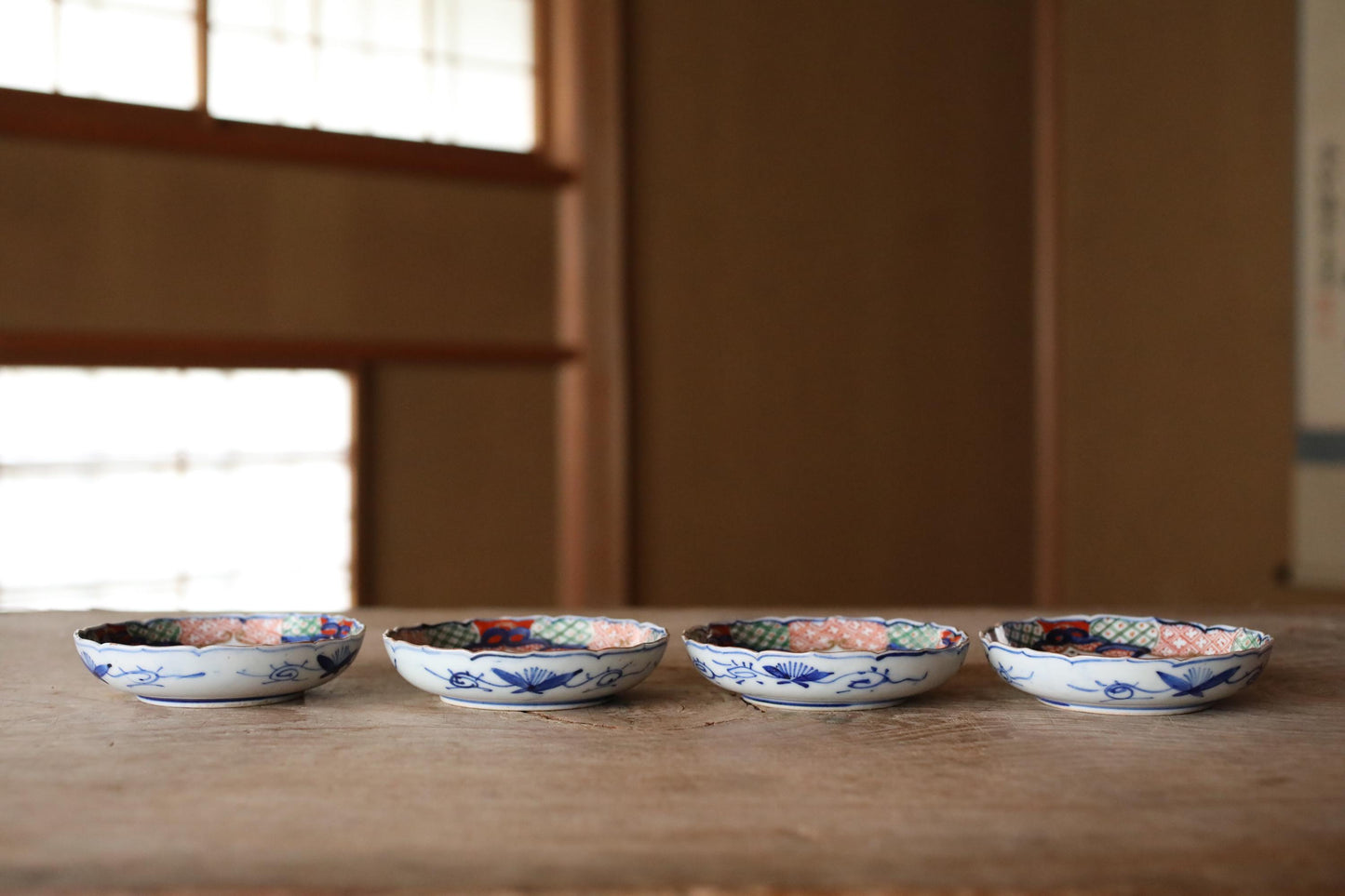 Set of 4 Japanese antique old small plate porcelain dishes, beautiful Koimari 1870s Flowers and flower decorators 4.5in/11.5cm