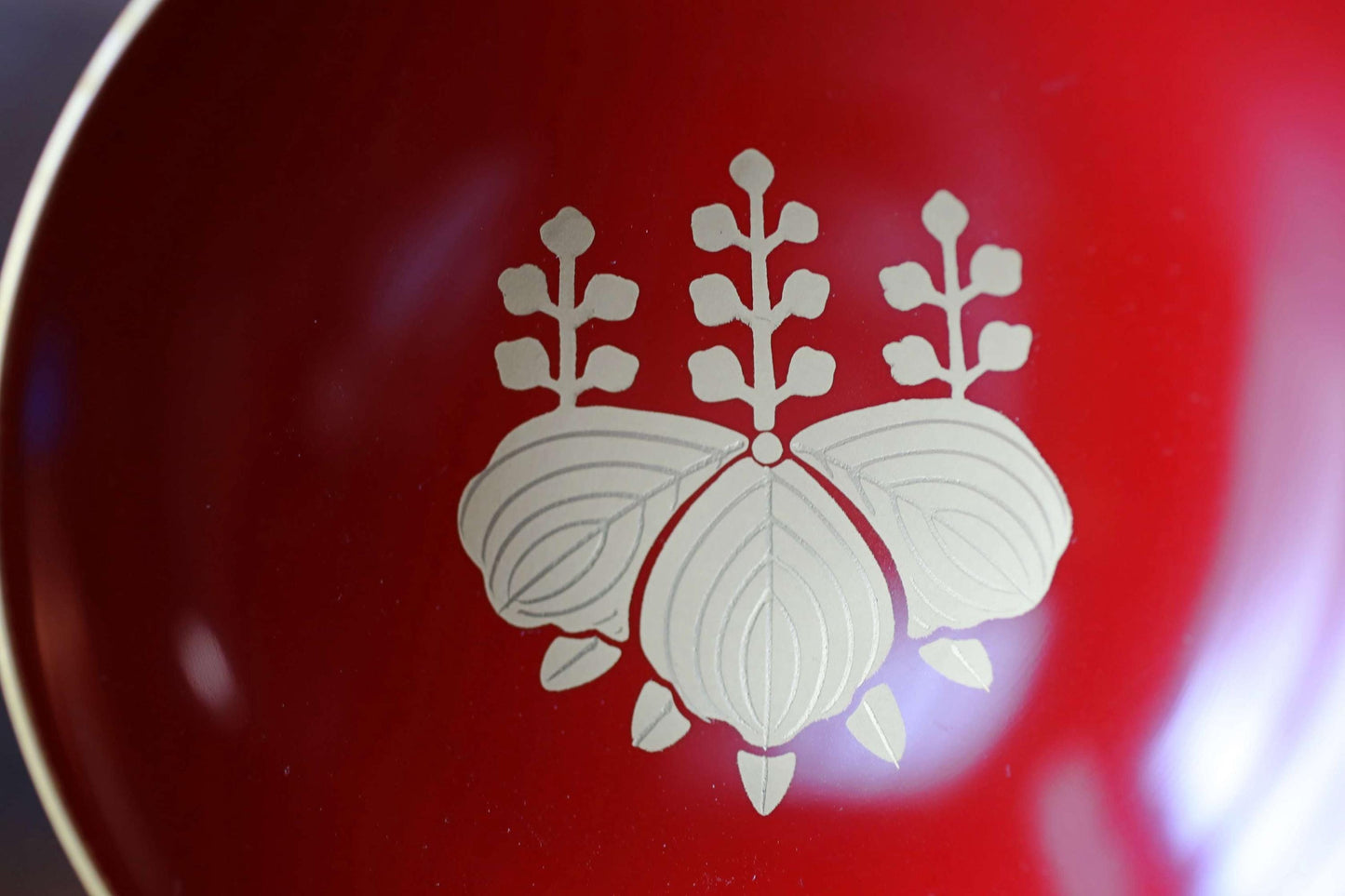 Red lacquer wooden sake cup with a SAMURAI family crest (foxglove tree), Japanese vintage wooden urushi tableware "SAKAZUKI" 3.5in/9cm