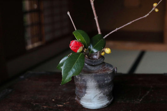 Japanese Wabisabi vintage pottery flower vase  "Bizen ware" Beautiful soil color sake bottle shaped vase  H4.3×3.9in / 11x10cm
