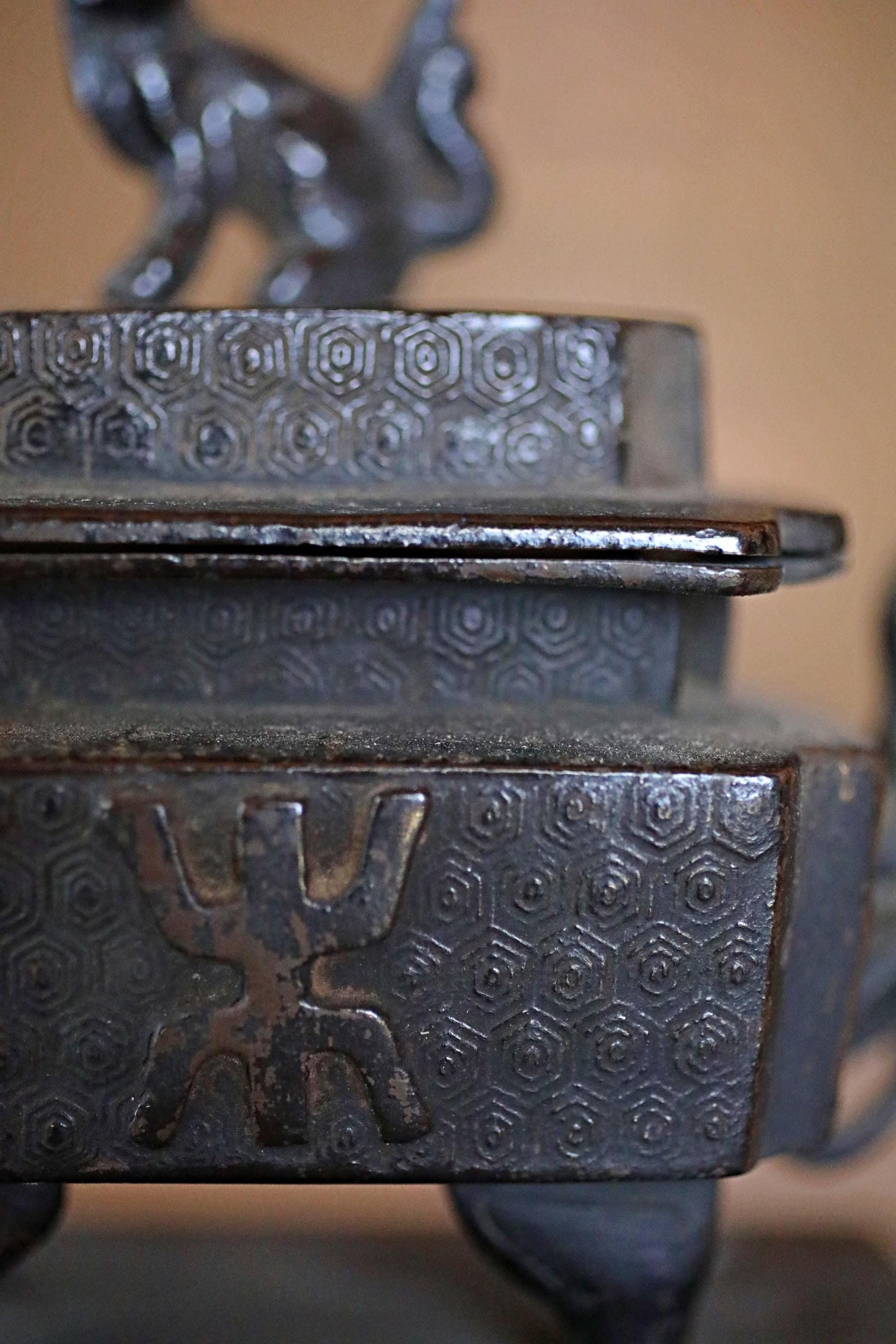 FINE! 1820s Japanese antique Bronze censer Koro shishi for repose of souls buddhist temple with box gecko lizard shogun Incense H6.3in/H16cm