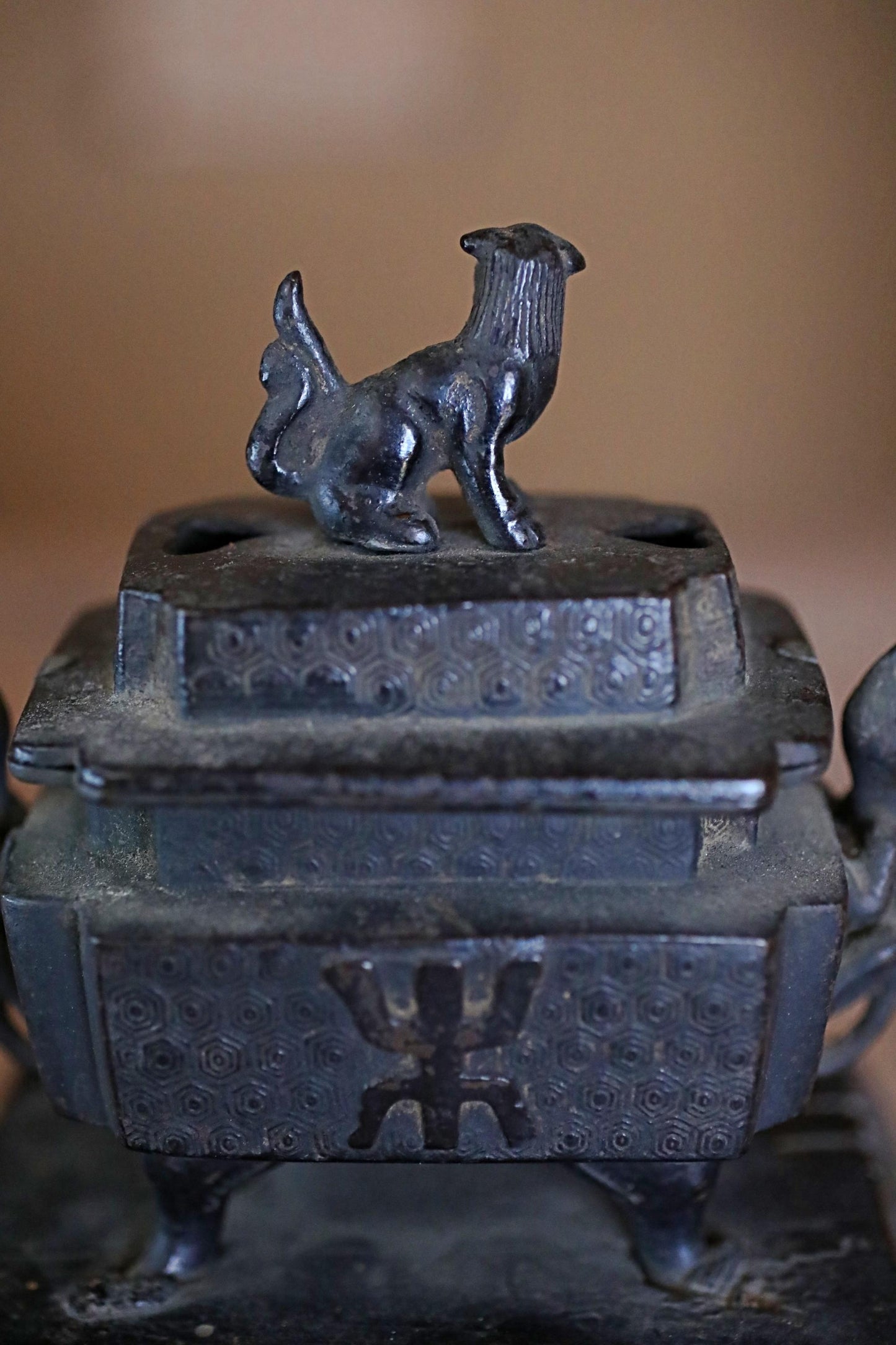 FINE! 1820s Japanese antique Bronze censer Koro shishi for repose of souls buddhist temple with box gecko lizard shogun Incense H6.3in/H16cm