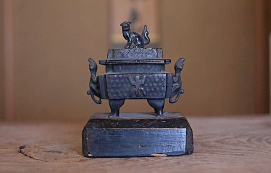 FINE! 1820s Japanese antique Bronze censer Koro shishi for repose of souls buddhist temple with box gecko lizard shogun Incense H6.3in/H16cm