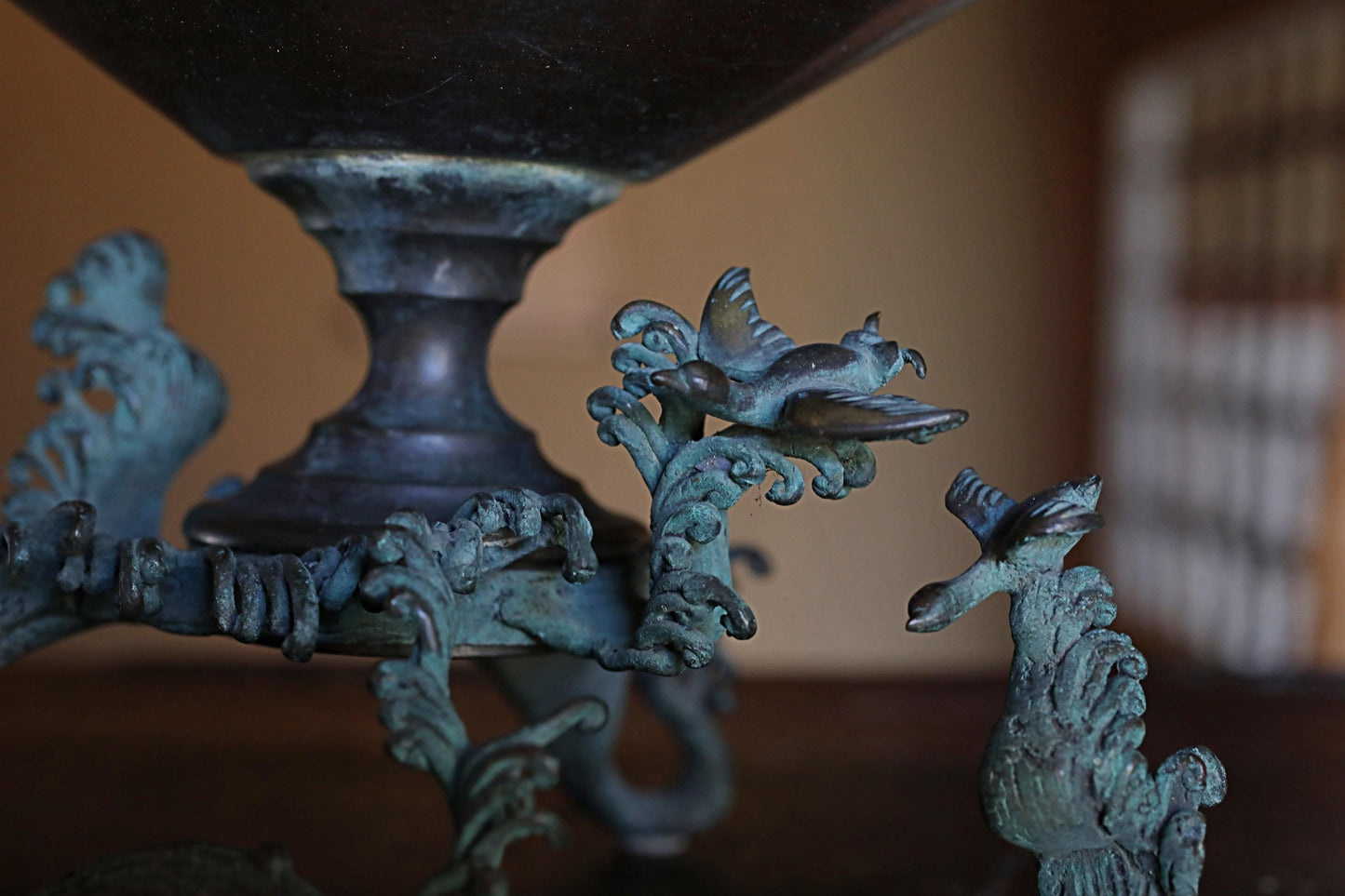 FINE! Japanese antique bronze flower vase with birds & wave shaped legs, Japanese furniture temple style 1800s wooden box W10.4in/W26.5cm