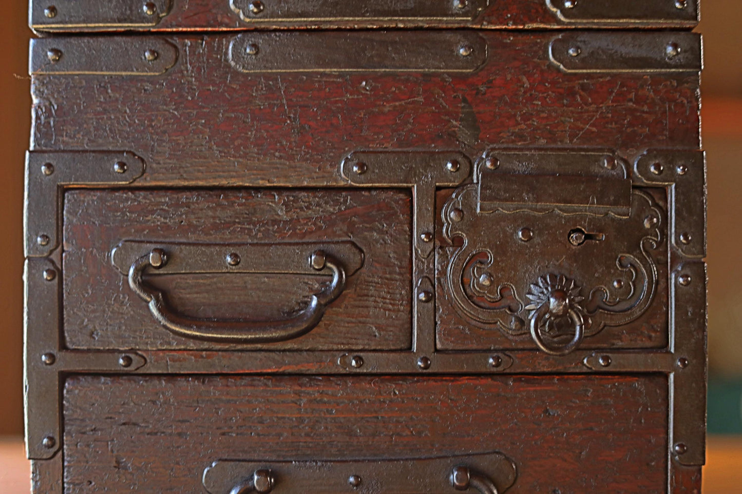 FINE! Japanese furniture Antique Box Chest of Drawers Tansu with key INKSTONE case Suzuribako SAMURAI Crest metal 1870s W14.4in/W36.5cm