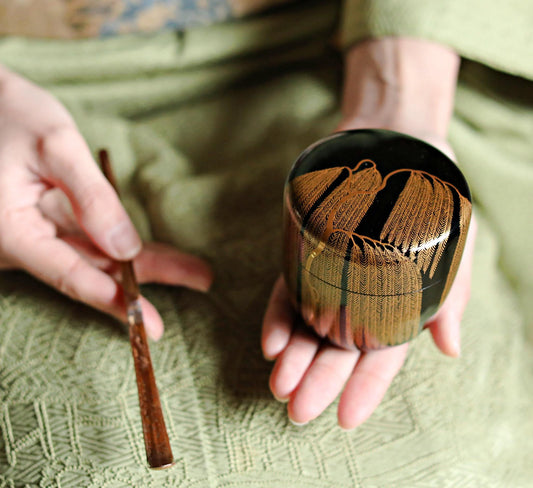 FINE!! Japanese vintage "matcha" green tea caddy with golden willow tree, "棗 natsume", for tea ceremony 1970s H3in/H7.5cm