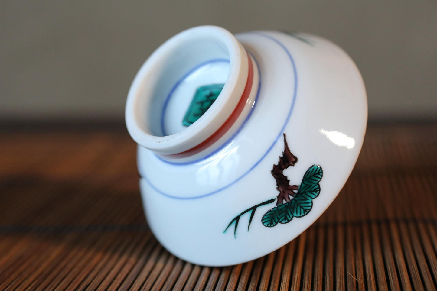 FINE! Japanese 九谷 kutani ware Sake Cup with flowering plants, deer /porcelain beautiful hand painting sign wooden box For GIFT 3.1in/7.8cm