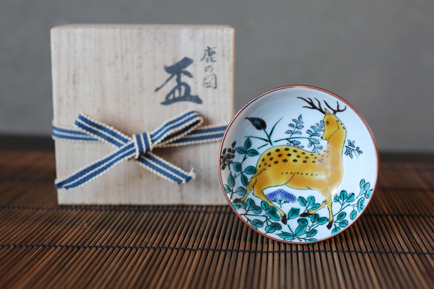 FINE! Japanese 九谷 kutani ware Sake Cup with flowering plants, deer /porcelain beautiful hand painting sign wooden box For GIFT 3.1in/7.8cm