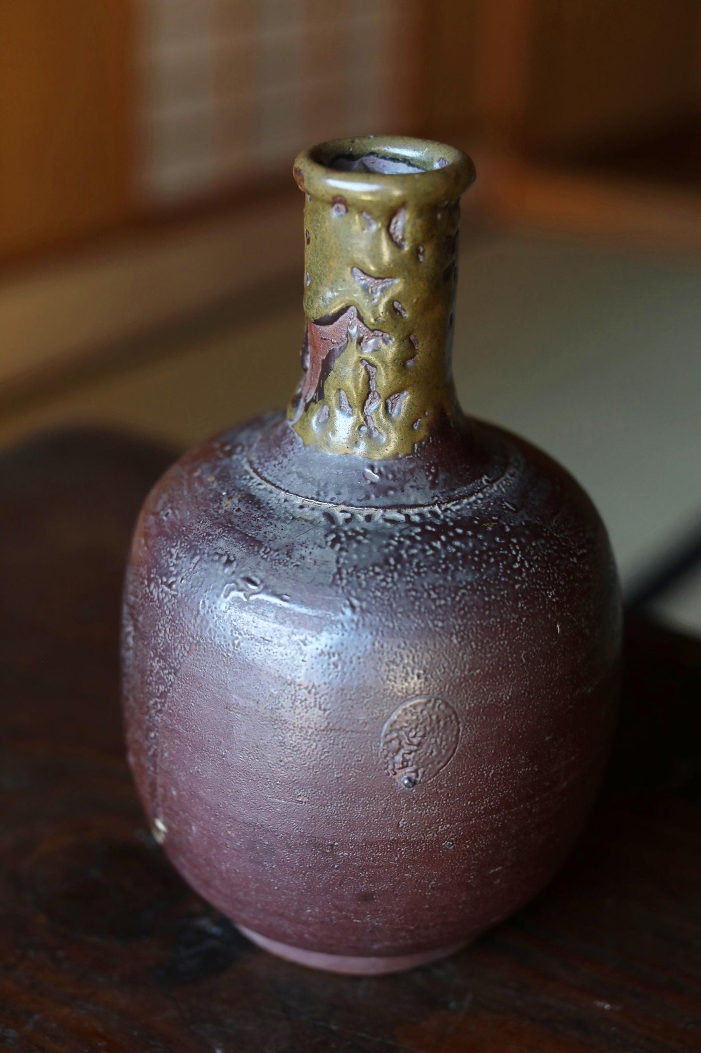 Japanese antique pottery "Bizen ware" Tokkuri flower vase 1800s Beautiful soil color and Green glaze H8.5×5.5in/H21.5×14cm