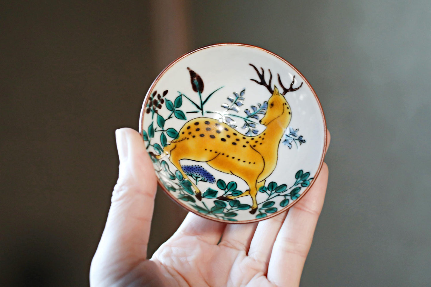 FINE! Japanese 九谷 kutani ware Sake Cup with flowering plants, deer /porcelain beautiful hand painting sign wooden box For GIFT 3.1in/7.8cm