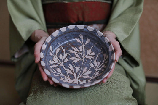 Fine serving bowl for sweet, Japanese vintage "SHINO" ware handmade pottery dish for tea Ceremony with Wood box signature H2.2xW7.9in