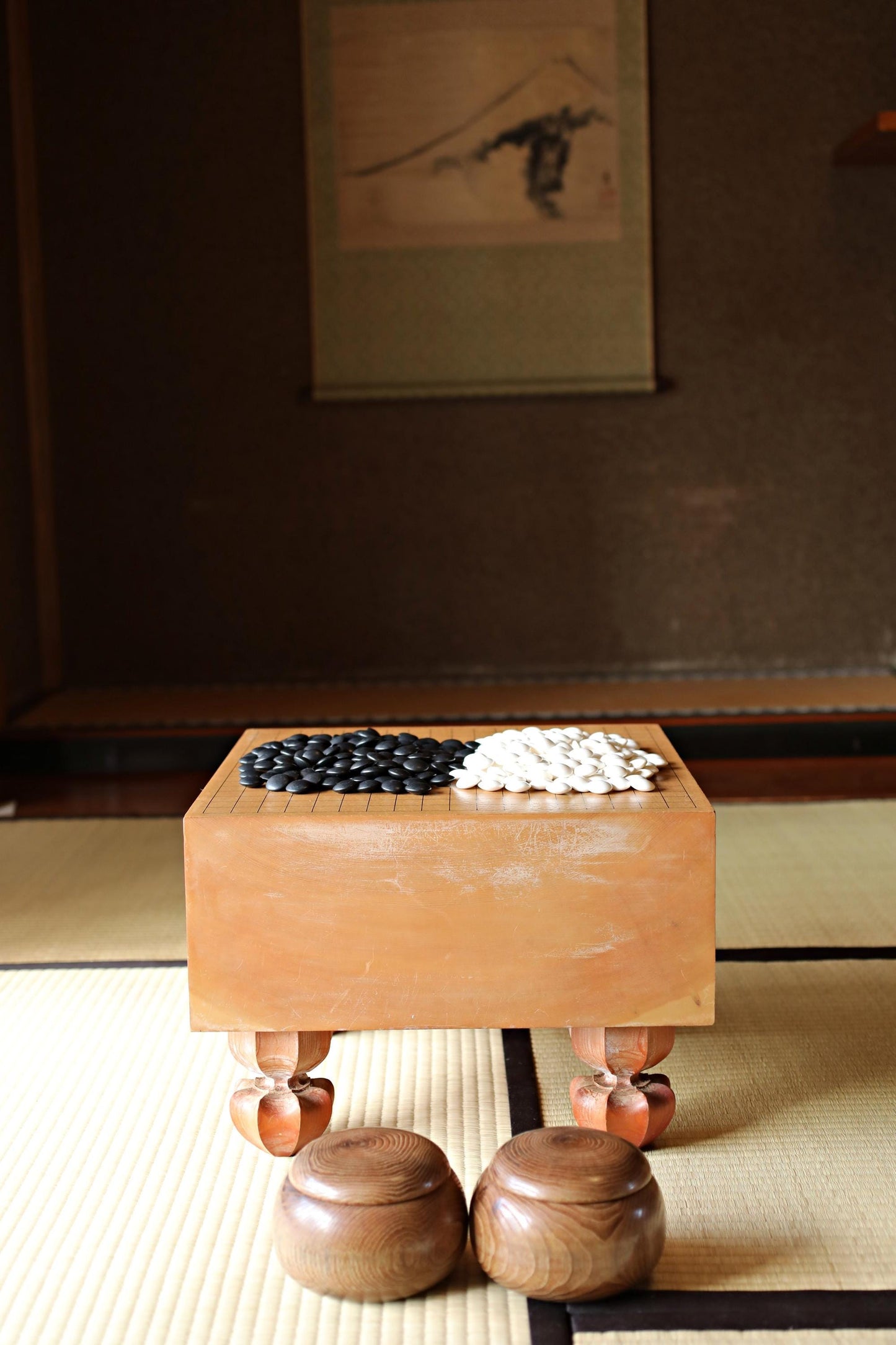 FINE! Go playing table curved out of a single wood, IGO stone shell set board game ,Japanese furniture HAMAGURI H11.9×17.9in/H30.3×45.5cm