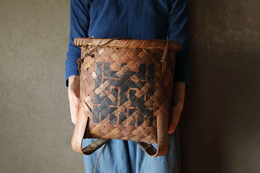 Japanese old antique Large box farmer's old bamboo backpack with Kanji KAGO basket hand craft, 1858s H13.4in×W13.4in/H34×W34cm