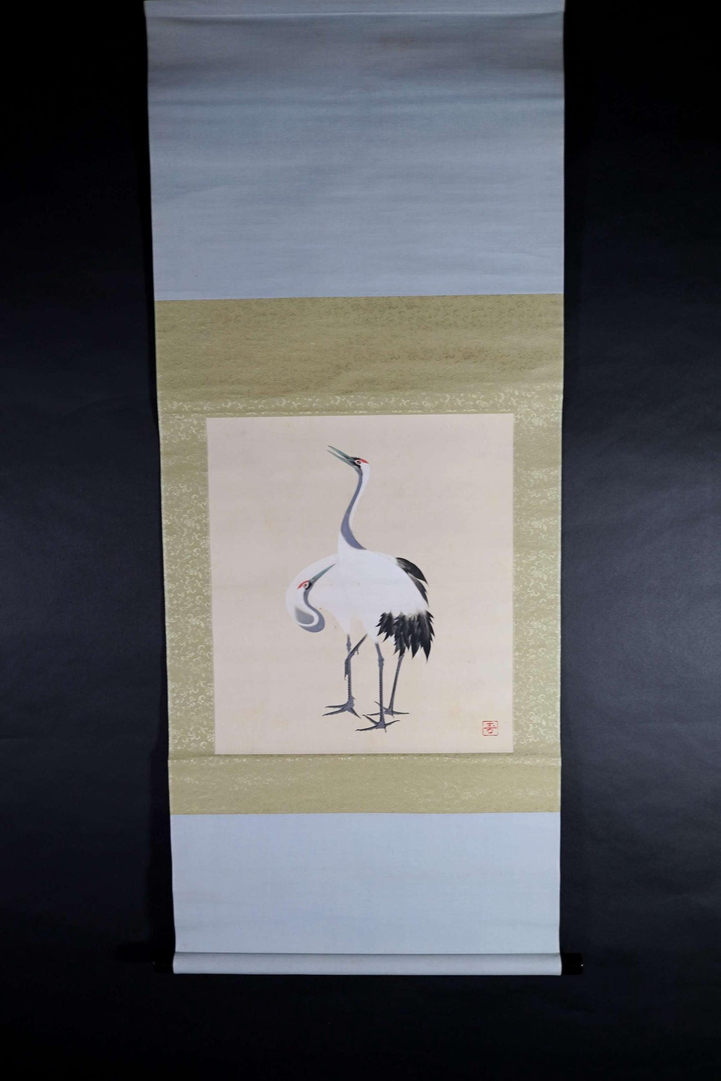 Japanese vintage hanging scroll of water color painting, a pair of cranes, celebrating a new year Kakejiku furniture H49.2×20.1in / 125x51cm