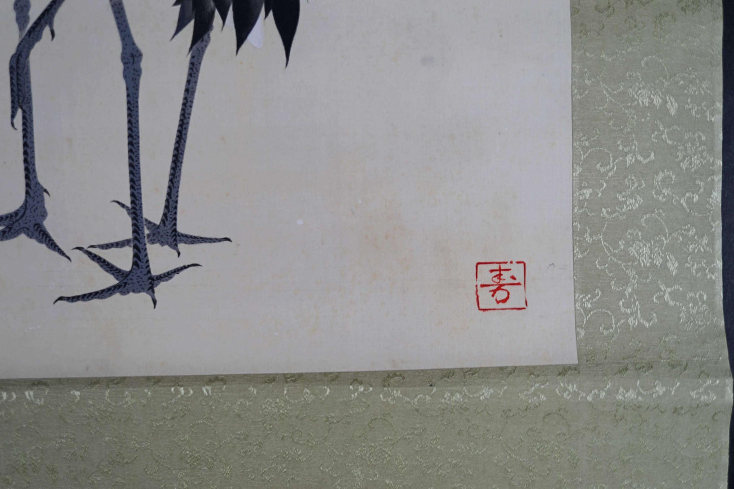 Japanese vintage hanging scroll of water color painting, a pair of cranes, celebrating a new year Kakejiku furniture H49.2×20.1in / 125x51cm