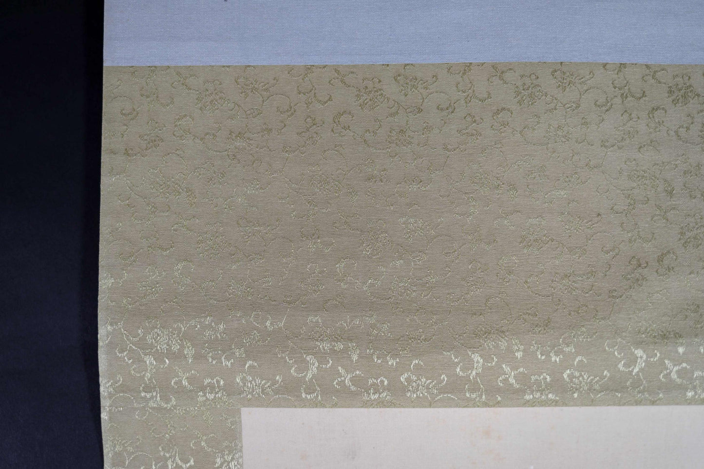 Japanese vintage hanging scroll of water color painting, a pair of cranes, celebrating a new year Kakejiku furniture H49.2×20.1in / 125x51cm