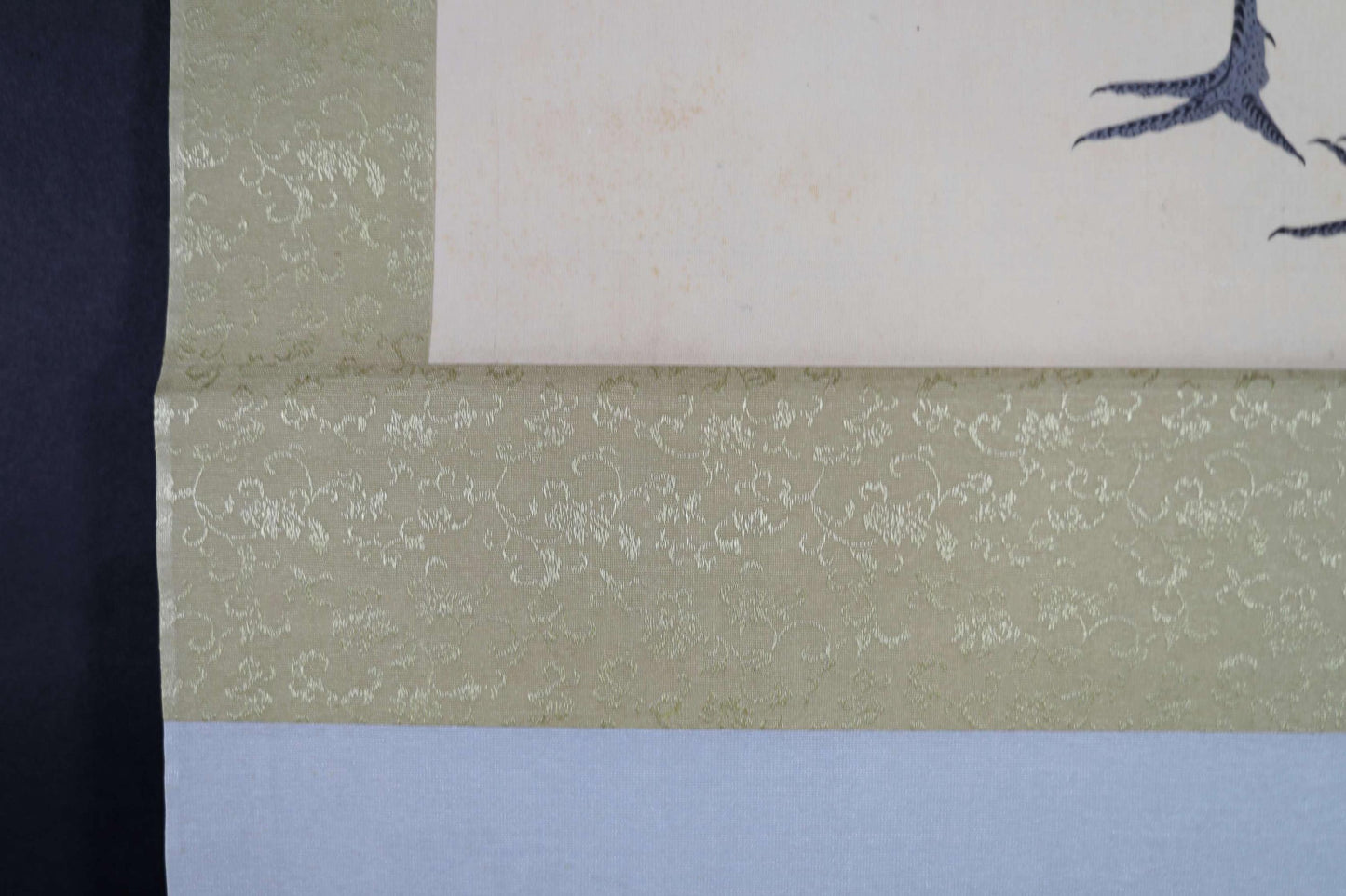 Japanese vintage hanging scroll of water color painting, a pair of cranes, celebrating a new year Kakejiku furniture H49.2×20.1in / 125x51cm