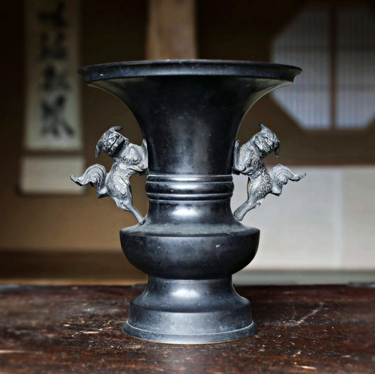 FINE! Japanese antique bronze vase with little lions from a buddhist temple with a signature, ikebana utensil 1800s H8.3×7.7in/H21×19.5cm