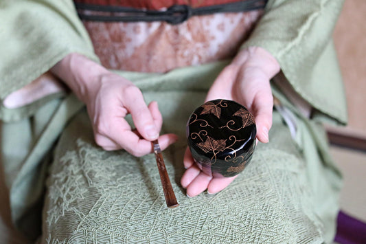 Japanese vintage "matcha" green tea caddy with golden Autumn flowers Wajima Makie, "棗 natsume", for tea ceremony H2.8in/H7cm