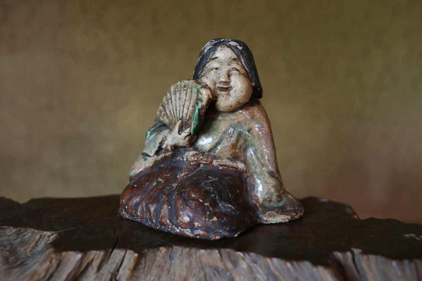RARE!!Japanese antique ceramic doll お多福OTAFUKU OKAME ornament happy smile woman with folding fan Edo 1800s H5.1×5.3in/ H13×13.5cm