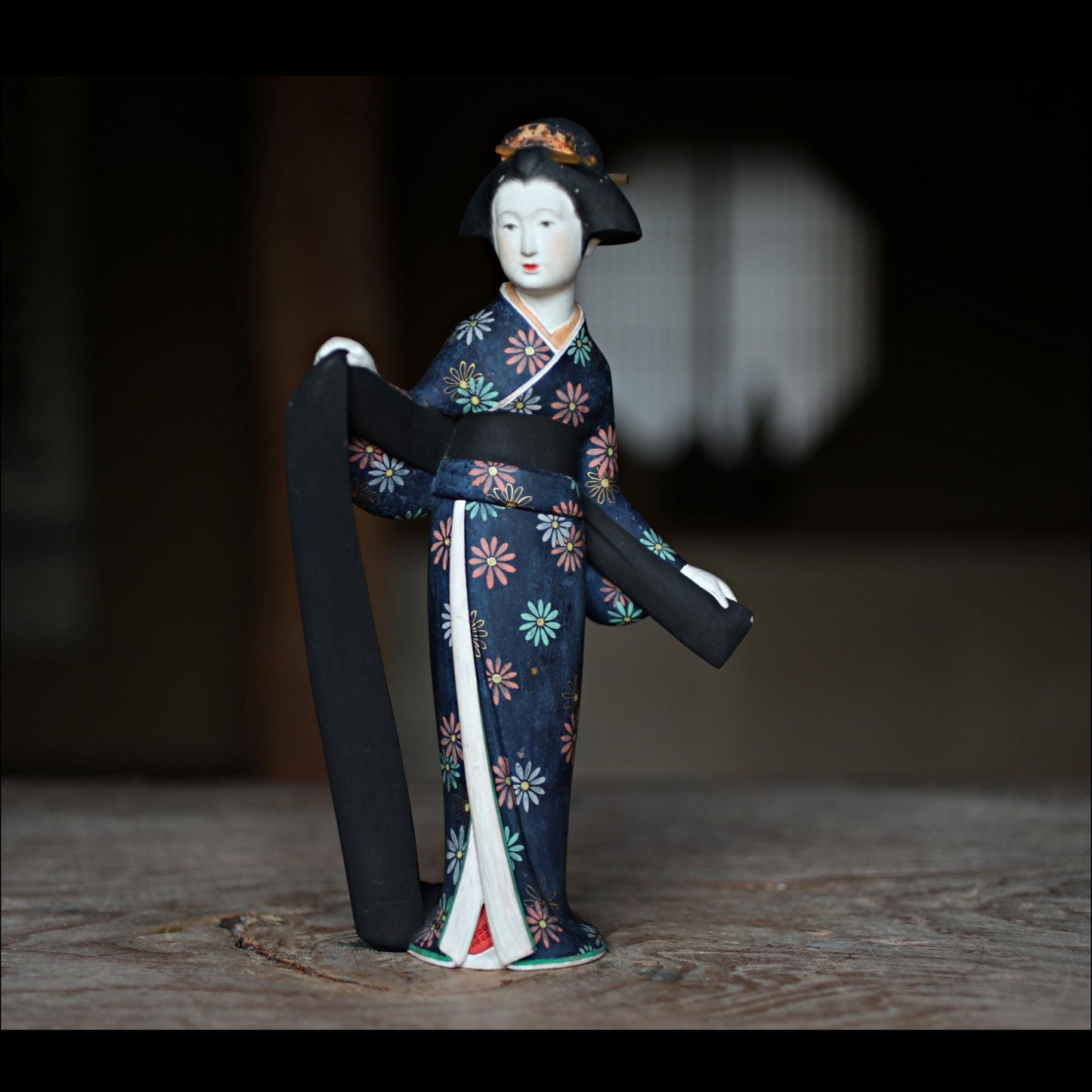 FINE! RARE! Japanese vintage Kabuki doll Beautiful KIMONO women looking back made of wood carved with sign for Gift H10.2×5.9in/H26×15cm