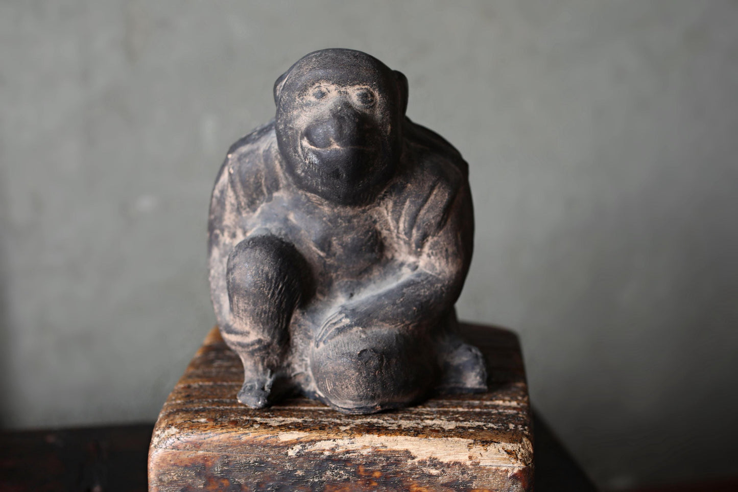 Japanese antique 1700s clay figurine Sitting and smiling Monkey doll statue animal ornament pottery statue hand craft H6.5in/H16.5cm