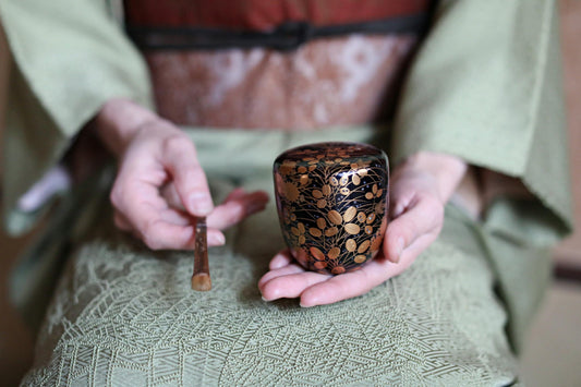 FINE! Japanese vintage "matcha" green tea caddy with golden Autumn flowers Wajima Makie, "棗 natsume", for tea ceremony H2.8in/H7cm