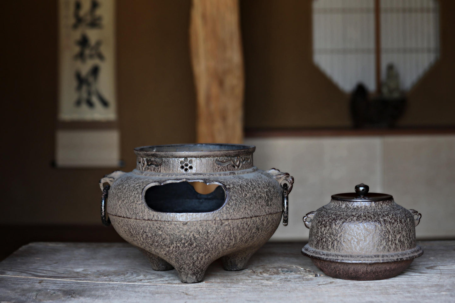 CHAGAMA, 朝鮮風炉 "Chosen Furo" Japanese antique set of cast iron kettle and brazier For Tea ceremony Perfect set 1980s H13×12.6in/H33×32cm