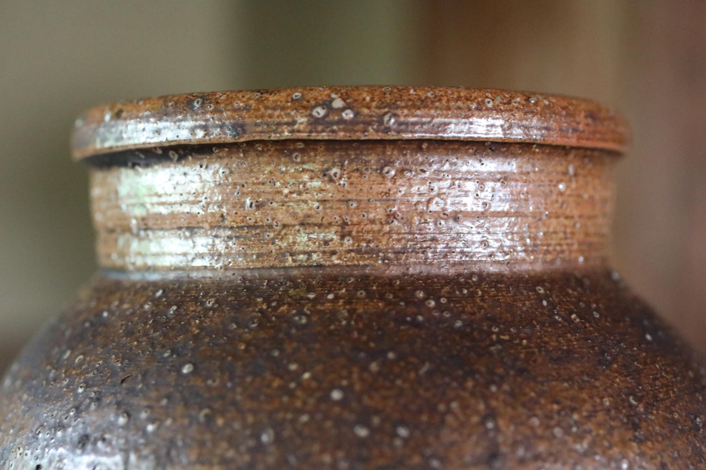 FINE! 1800s Japanese antique SHIGARAKI old hand made ceramic jar flower vase with wooden lid ,tea ceremony Ikebana H10.8×6.5in/H27.5×16.5cm