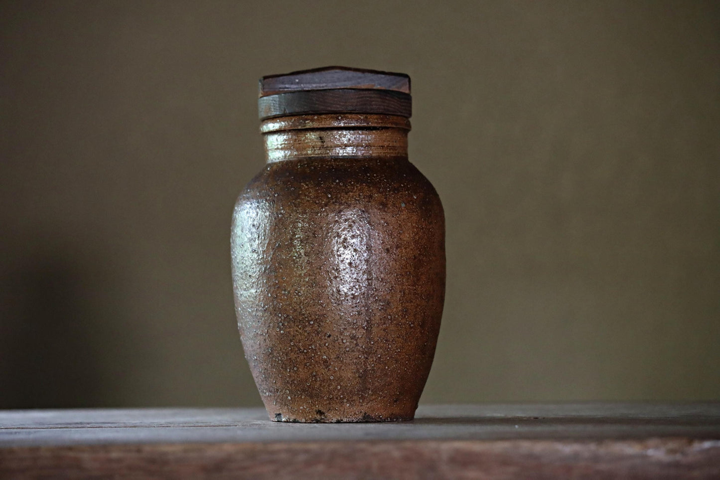 FINE! 1800s Japanese antique SHIGARAKI old hand made ceramic jar flower vase with wooden lid ,tea ceremony Ikebana H10.8×6.5in/H27.5×16.5cm