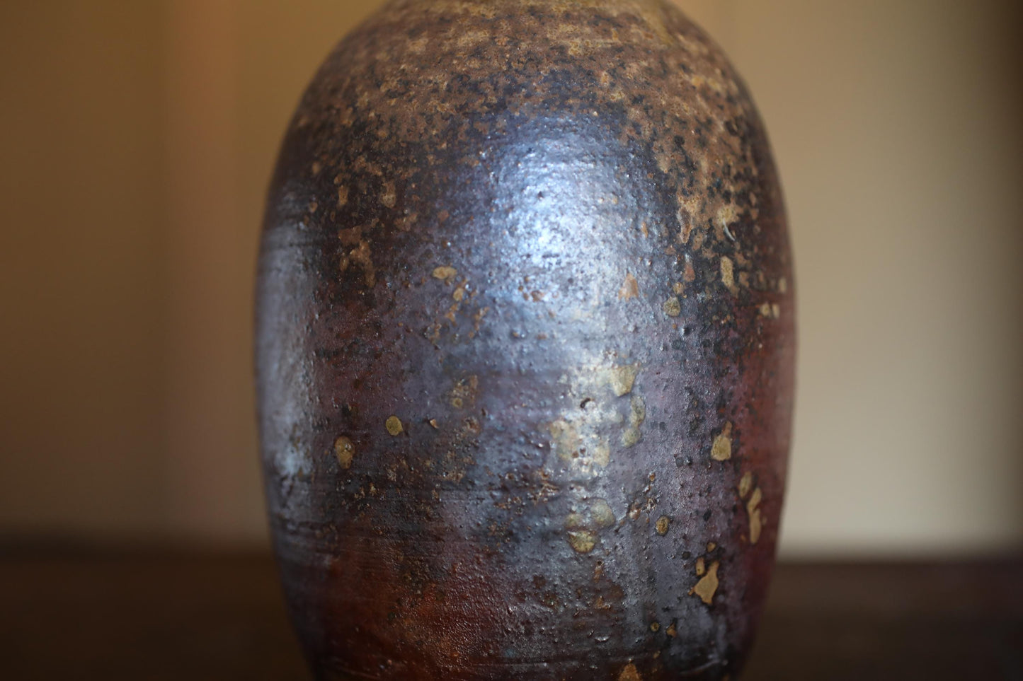Japanese antique pottery "Bizen ware"  Hidasuki flower vase 1960s Beautiful earth color no glazed with a box  H7.1×3.9in/H18×10cm