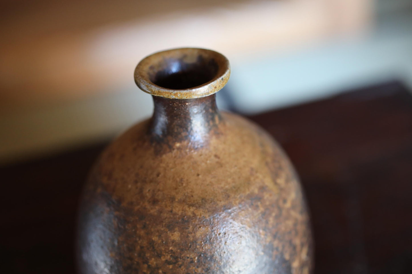 Japanese antique pottery "Bizen ware"  Hidasuki flower vase 1960s Beautiful earth color no glazed with a box  H7.1×3.9in/H18×10cm