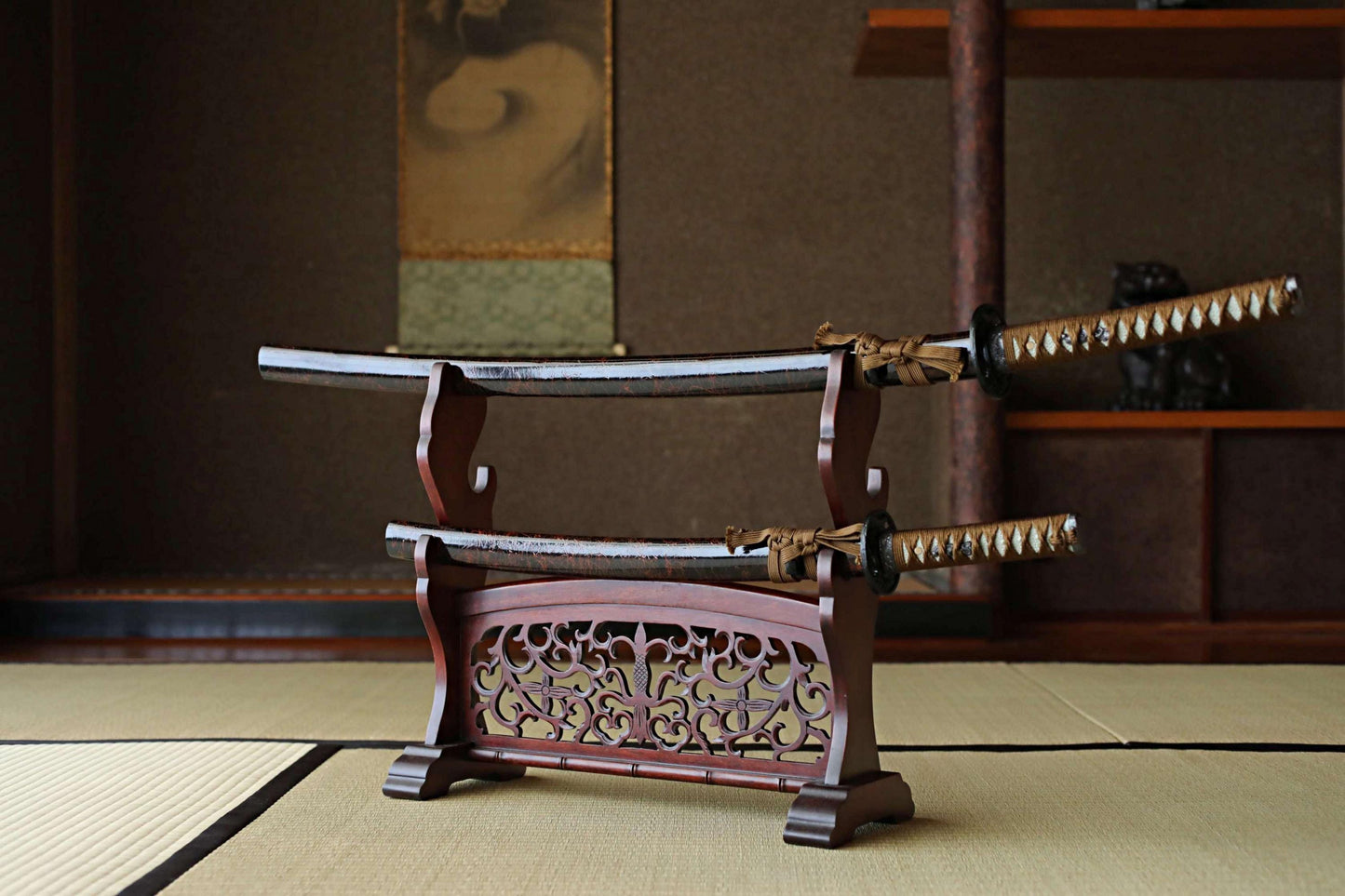 FINE! Japanese vintage furniture KARAKI rosewood wooden lacquer sword rack with openwork Shogun Sword KATANA rack H16.1×W18.4in/H41×46.7cm