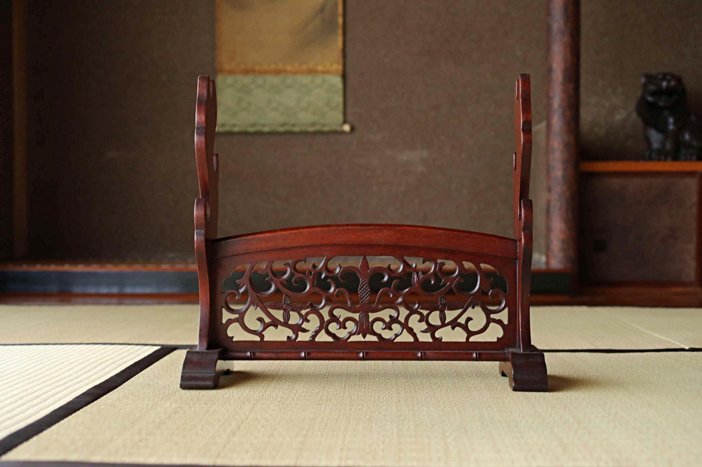 FINE! Japanese vintage furniture KARAKI rosewood wooden lacquer sword rack with openwork Shogun Sword KATANA rack H16.1×W18.4in/H41×46.7cm