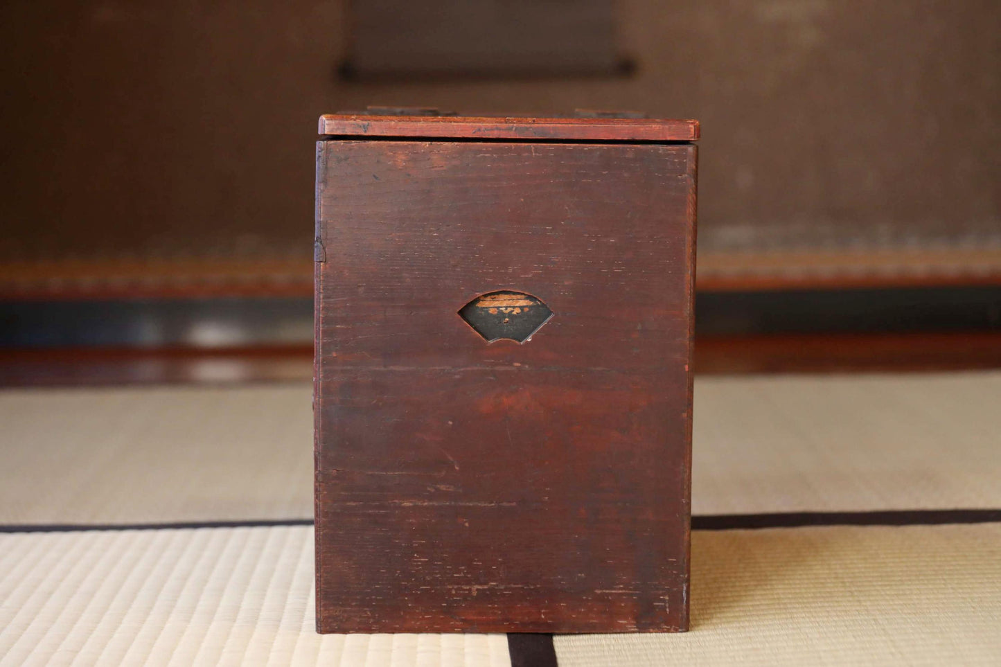 FINE! Japanese Antique furniture Small lacquer Chest of drawers reddish brown TANSU butterfly metal clasp H12.4×W13.5×9.1in/H31.5×34.3×23cm