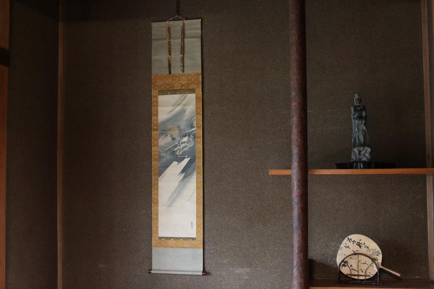 Japanese antique DRAGON ink brush painting hanging scroll by "呉春 Gosyun" ,KAKEJIKU with BOX 1700s Edo, signed H72in/183cm