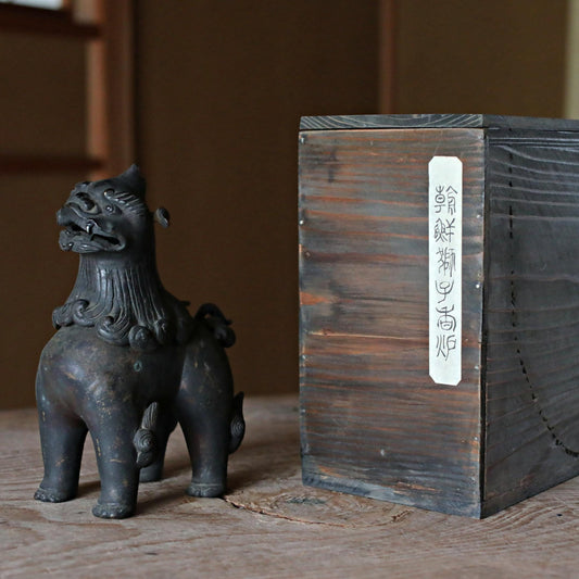 FINE! Joseon Dynasty Japanese antique Bronze statue censer Koro shishi lion with wooden box, animal Incense burner 1800s H8.3in/H21cm