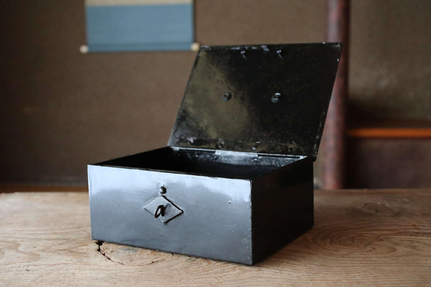 Ching ! Japanese vintage old metal Black cash box, iron cabinet, money box with arabesque painting, with a key 1900s H4.7×W10.6in/12x27cm