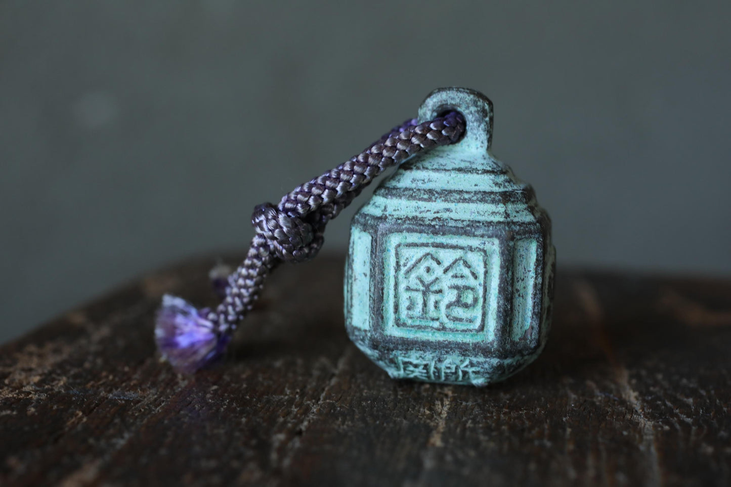Japanese vintage Bronze metal small bell with KANJI calligraphy 鈴(bell), key charm made of metal H1.4in×2in/ H3.5×5cm