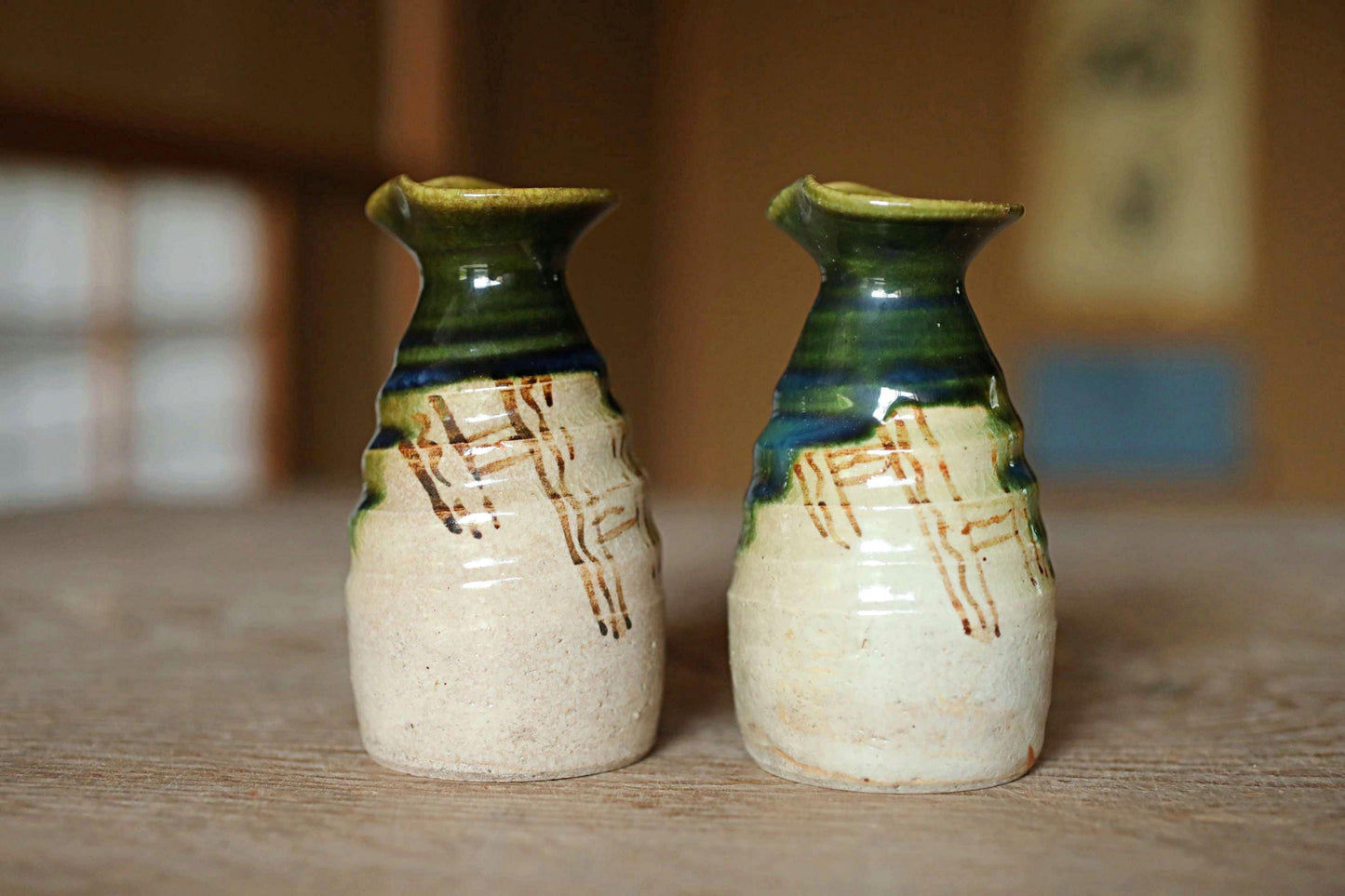 Japanese vintage Oribe ware ceramic sake set with signed, 2 bottle, 5cups Tokkuri Oribe green tableware small sake cup H4.3in/H10.9cm