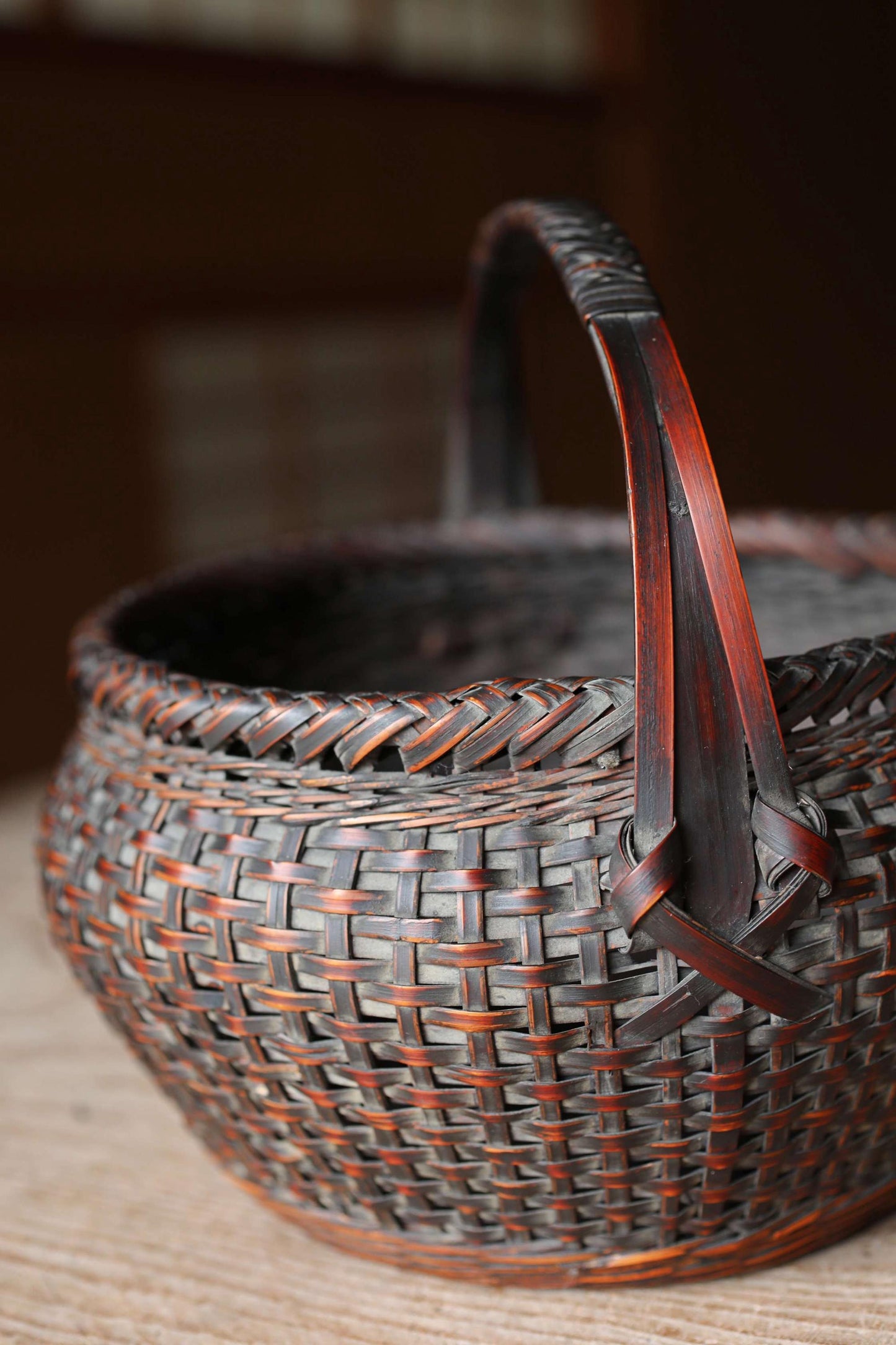 Japanese vintage 1950s bamboo woven small basket in smoke stained color For IKEBANA, Tea ceremony, Hana-kago H6.7in/H17cm